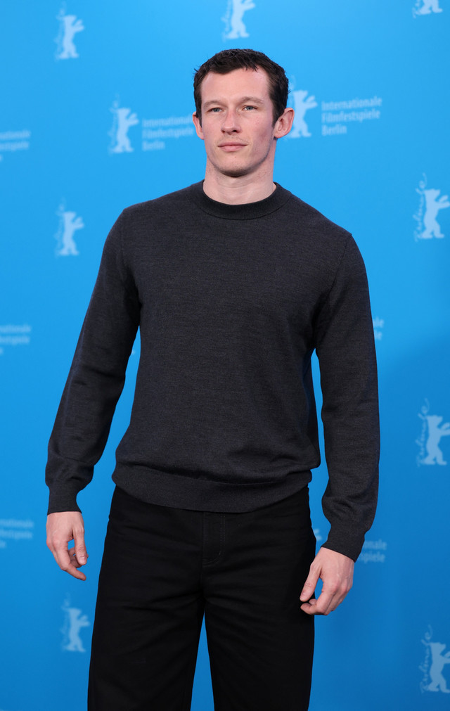 Aktor Inggris Callum Turner menghadiri pemutaran film "Rosebush Pruning" yang dipresentasikan dalam kompetisi di Berlinale ke-76 di Berlin, Jerman pada 14 Februari 2026. Foto: Ronny Hartmann / AFP