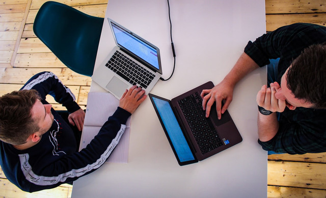 Ilustrasi Apakah Hal yang Digagas oleh Richard Stallman Mengenai FOSS. Foto: Unsplash.com/Ben Spray