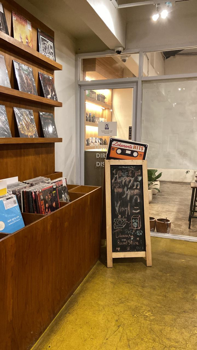 Toko piringan hitam di lokananta record store. sumber: koleksi foto pribadi