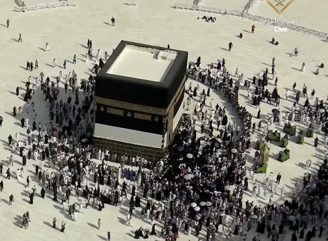 Masjidil Haram lengang pada pagi hari karena jemaah haji pergi ke Arafah, 26/6/2026. Foto: Youtube @qurantvsa