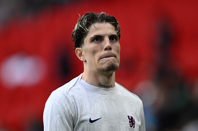 Pemain Chelsea Alejandro Garnacho saat melakukan pemanasan sebelum pertandingan. Foto: Tony O Brien/REUTERS