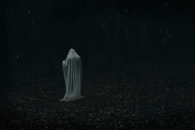 Ilustrasi pocong. Foto: Magnific AI