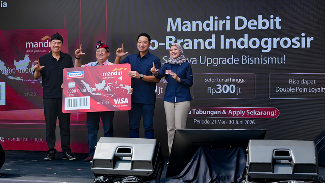 Bank Mandiri dan Indogrosir luncurkan Kartu Mandiri Debit Co-Brand Indogrosir di Pandalarang, Bandung Barat, Jawa Barat pada Kamis (21/5). Foto: Dok. Bank Mandiri