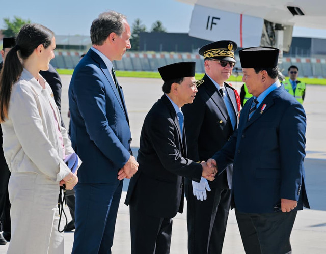 Presiden Republik Indonesia, Prabowo Subianto, tiba di Bandara Orly, Paris, Republik Prancis, pada Selasa (26/5/2026). Foto: Laily Rachev/Biro Pers Sekretariat Presiden