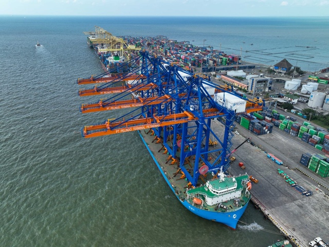 4 Unit QCC Tiba di Pelabuhan Terminal Peti Kemas Semarang. Foto: Dok. Pelindo
