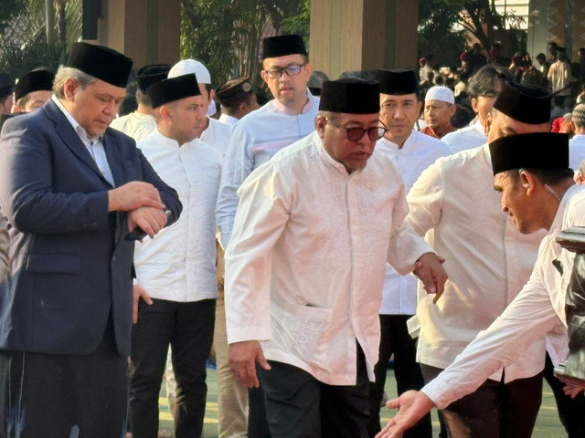 Wakil Gubernur DKI Jakarta, Rano Karno, saat hadir melaksanakan solat Idul Adha 1447 Hijriah, di Kompleks Balai Kota DKI Jakarta, Rabu (27/5/2026). Foto: Jeni Ritanti/kumparan