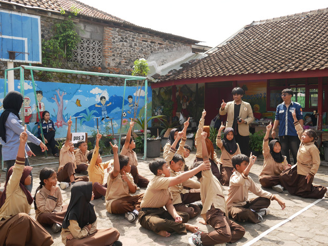 Kegiatan aksi sosial HMPS PGSD bersama BKMS UGM di SD N 11 Kadisobo (sumber:humas)