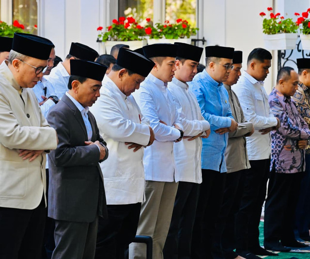 Presiden Prabowo Subianto salat Idul Adha di Wisma KBRI Paris, Rabu (27/5/2026). Foto: Laily Rachev/Biro Pers Sekretariat Presiden