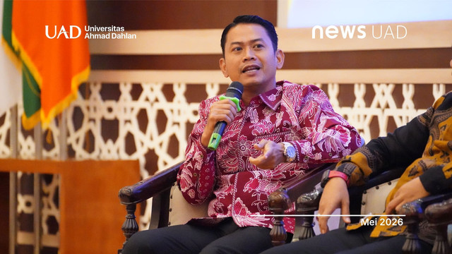 H. Awan Ukaya, S.T., direktur utama PT De Nature Indonesia sekaligus Alumnus FTI Universitas Ahmad Dahlan (UAD), pada Talkshow Alumni (Foto. Humas UAD)