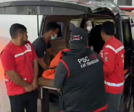 Evakuasi jenazah korban glamping maut Posong, Temanggung. Foto: Dok. BPBD Kabupaten Temanggung
