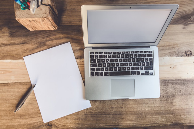 Ilustrasi contoh catatan wali kelas di raport. Foto: Unsplash.com/Markus Spiske