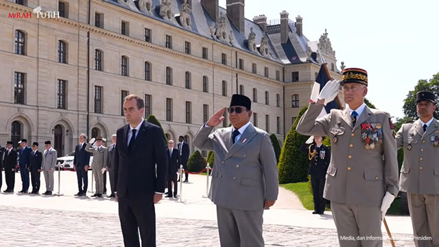 Upacara penyambutan Presiden Prabowo Subianto di Paris, Prancis, Kamis (28/5/2026). Foto: YouTube/ Sekretariat Presiden