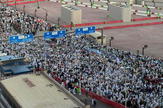 Ribuan jamaah haji dari berbagai negara berjalan pulang seusai melempar jumrah di Mina, Makkah, Arab Saudi, Rabu (28/5/2026) waktu setempat. Foto: Citro Atmoko/ANTARA FOTO