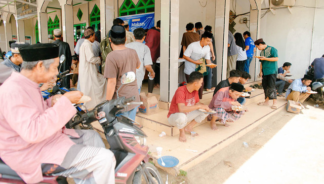 TDA Pangkep Bagikan 350 Porsi Makan Gratis untuk Jemaah dan Warga Bungoro