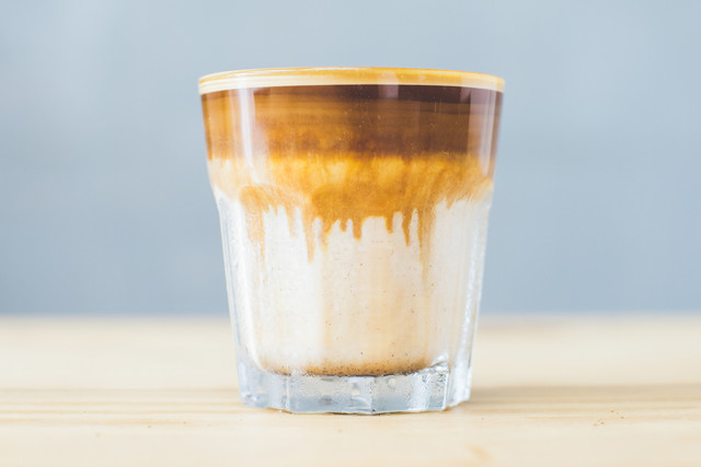 Ilustrasi dirty coffee. Foto: stockphoto for you/Shutterstock