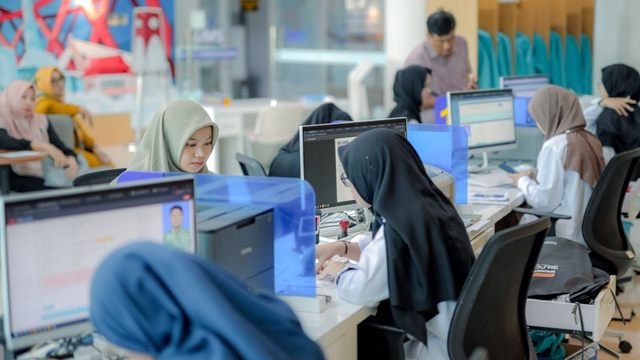 Antusiasme Tinggi, PMB UMS Tetap Layani Pendaftaran saat Libur