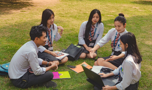 Ilustrasi membahas contoh laporan magang. Foto: Pexels