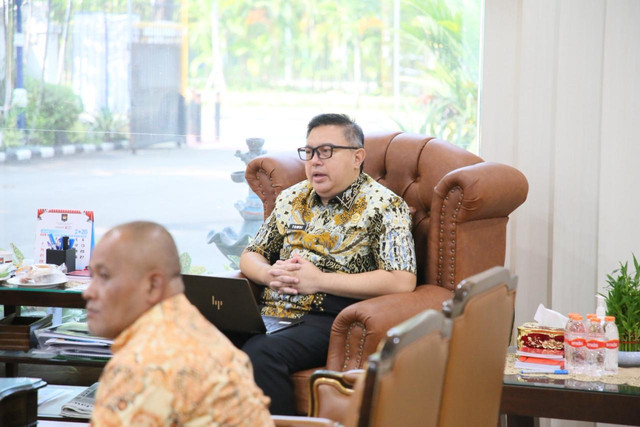 Sekjen Kemendagri Tomsi Tohir minta K/L percepat dokumen administrasi agar anggaran bencana Sumatra bisa segera cair, Jumat (29/5/2026). Foto: Dok. Kemendagri