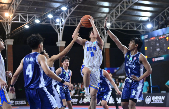 Laga antara tim basket putra UPH vs Universitas Riau di Campus League Basket Regional Jakarta, Kamis (28/5). Foto: Dok. Campus League
