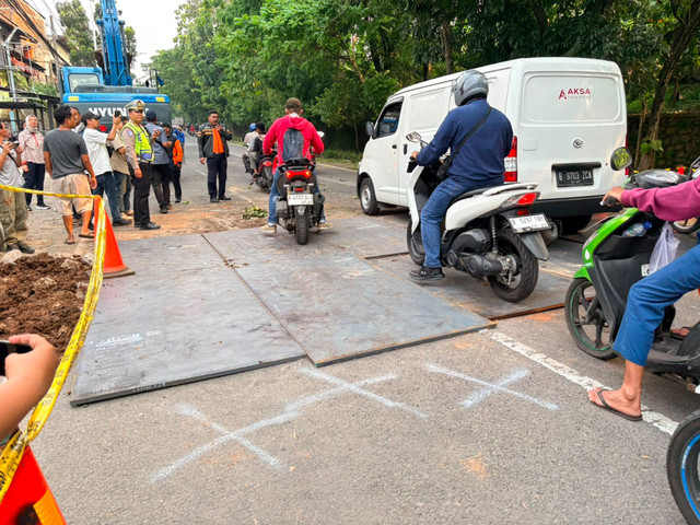 Jalan Raya Lenteng Agung arah Depok telah dinormalisasi usai pengerukan, Jumat (29/5/2026). Foto: Kevin Daniel/kumparan