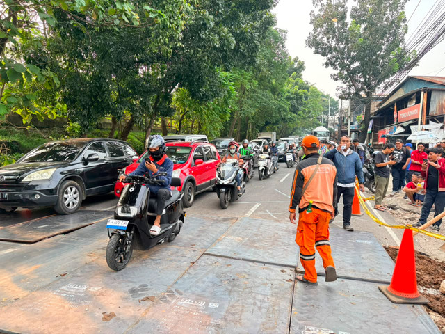 Jalan Raya Lenteng Agung arah Depok telah dinormalisasi usai pengerukan, Jumat (29/5/2026). Foto: Kevin Daniel/kumparan