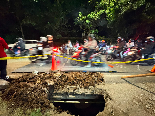 Kondisi lalu lintas Jalan Raya Lenteng Agung arah Depok malam ini (29/5/2026). Foto: Kevin Daniel/kumparan
