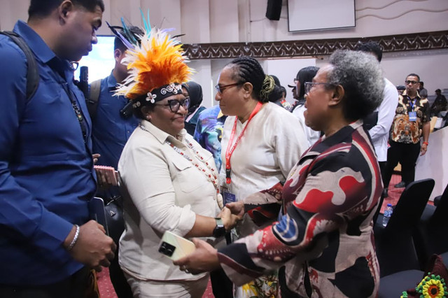 Wamendagri Ribka Haluk ingatkan modernisasi menuju Indonesia Emas 2045 jangan sampai hilangkan jati diri orang asli Papua, Jumat (29/5/2026). Foto: Kemendagri RI