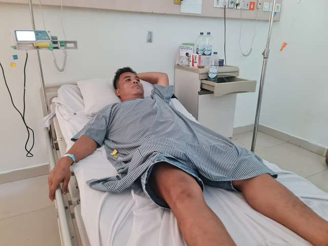 Satpam Guntur Sugoro korban begal dioperasi, pelurunya diangkat. Foto: Dok. Istimewa