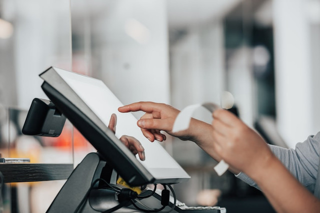 Ilustras Cara ambil BSU di Kantor Posi . Foto: Unsplash/Simon Kadula