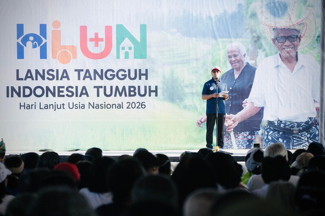 Wagub NTT Johni Asadoma apresiasi Kemensos yang hadirkan operasi katarak hingga bantuan usaha di puncak HLUN 2026, Sabtu (30/5/2026). Foto: Dok. Kemensos