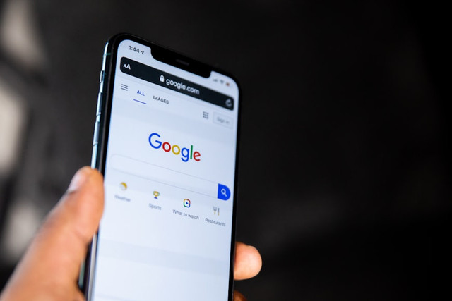 Ilustrasi Cara Cek Nomor HP di Google, Foto:Unsplash/Solen Feyissa