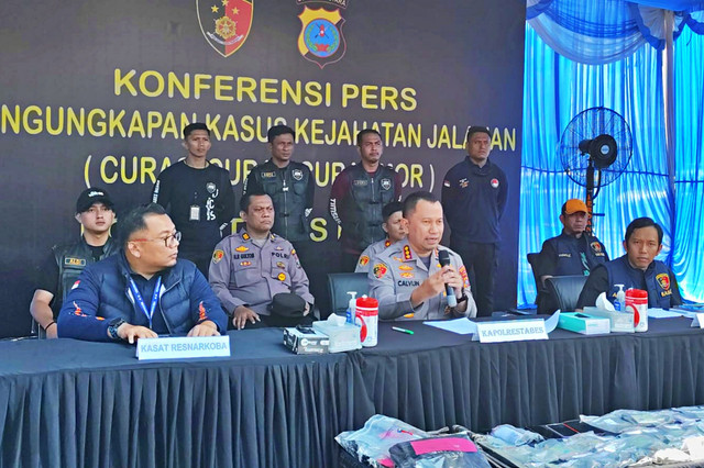 Kapolrestabes Medan, Kombes Pol Jean Calvijn Simanjuntak saat konferensi pers di Polrestabes Medan, Sabtu (30/5/2026). Foto: Amar Marpaung/kumparan