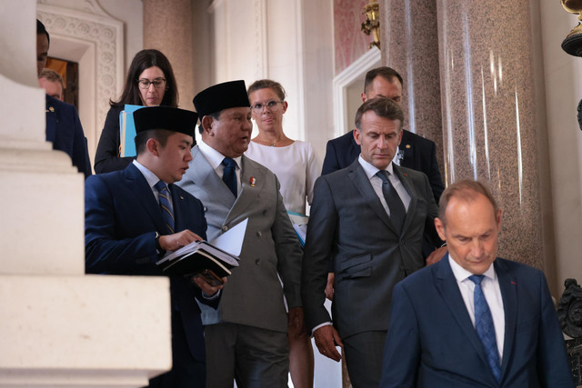 Presiden Prabowo Subianto bersama Presiden Prancis Emmanuel Macron hadiri forum bisnis RI-Prancis. Foto: Tim Media Presiden
