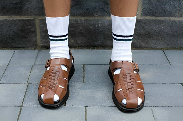 Ilustrasi Sandal, Sumber: IStockphoto/Karya:Image Source