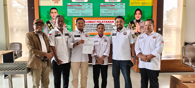 DPW IKM Riau laporkan Abu Janda ke Polda Riau. Foto: Dok. Istimewa