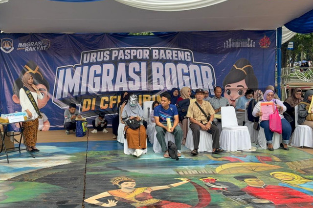 Suasana pembuatan paspor oleh Kantor Imigrasi Bogor di CFD Tegar Beriman, Cibinong, Bogor, Minggu (31/5/2026). Foto: Nauval Pratama/kumparan