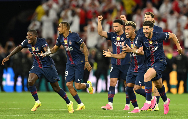 Pemain Paris Saint-Germain merayakan kemenangan adu penalti saat melawan Arsenal pada pertandingan Final Liga Champions di Puskas Arena, Budapest, Hongaria, Sabtu (30/5/2026). Foto: Angelika Warmuth/REUTERS