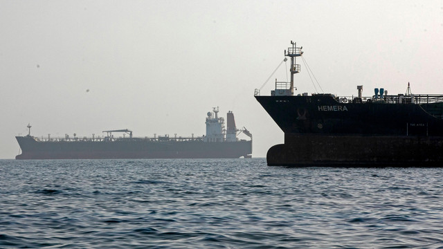 Selat Hormuz masih terblokir dan serangan berlanjut, meskipun ada negosiasi gencatan senjata