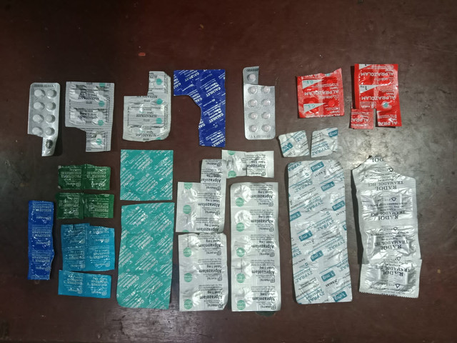 Barang bukti yang diamankan polisi dari kasus peredaran obat keras berkedok toko plastik di Kalideres, Jakarta Barat. Foto: Dok. Polsek Kalideres