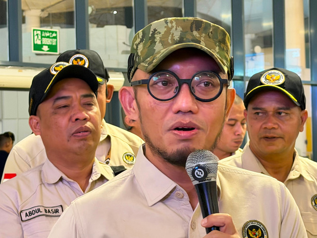 Wamenhaj Dahnil Anzar Simanjuntak di Bandara Jeddah. Dok M Lutfan Dharmawan