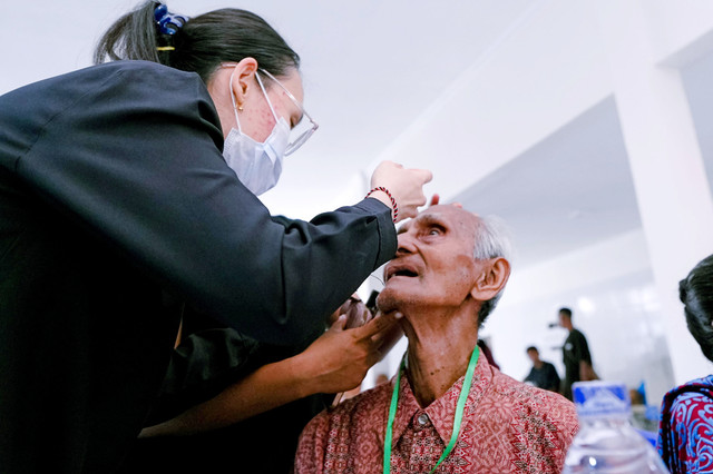 Peringati HLUN 2026, Kemensos fasilitasi operasi katarak hingga bantuan ATENSI bagi ratusan lansia di NTT, Senin (1/6/2026). Foto: Dok. Kemensos