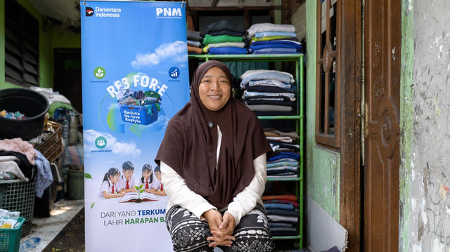 Nasabah PNM yang memiliki usaha laundry mendapat manfaat dari program RE3 For-E. Foto: Dok. PNM