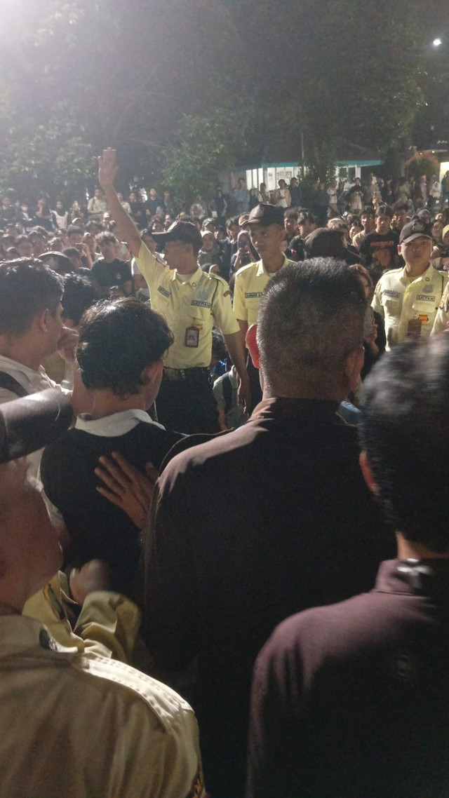 Dua mahasiswa yang ketahuan ciuman di kampus di PNJ disidang di kampus. Foto: Dok. Istimewa