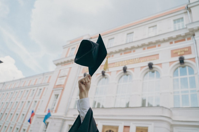 Ilustrasi Kapan Seleksi Mandiri PTN KIP Kuliah Dibuka 2026. Foto: Unsplash/RUT MIIT