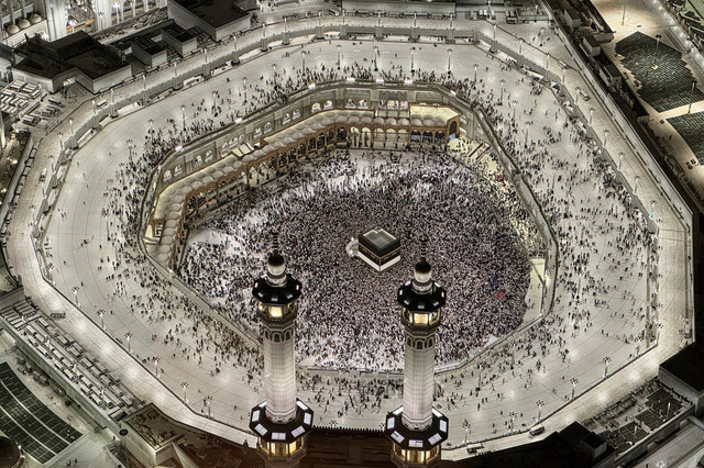Jemaah haji dari berbagai negara melaksanakan tawaf di Masjidil Haram, Makkah, Selasa (2/6/2026) waktu setempat. Foto: Citro Atmoko/ANTARA FOTO