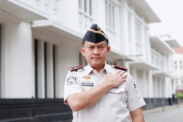 Kepala Kantor Imigrasi Jakarta Barat Ronald Arman Abdullah. Foto: Youtube/Kantor Imigrasi Jakarta Barat