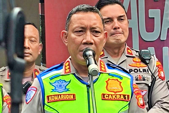 Direktur Lalu Lintas (Dirlantas) Polda Metro Jaya, Kombes Pol. Komarudin menjelaskan terkait pemutihan pajak STNK dan operasi lalu lintas di Polda Metro Jaya, Jakarta, Rabu (3/6/2026). Foto: Aditya Nugraha/kumparan