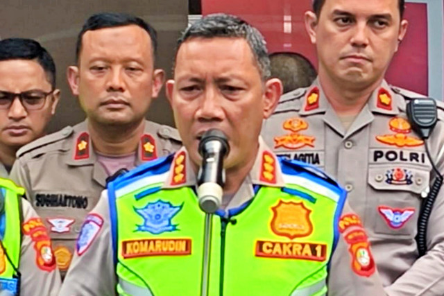 Direktur Lalu Lintas (Dirlantas) Polda Metro Jaya, Kombes Pol. Komarudin menjelaskan terkait pemutihan pajak STNK dan operasi lalu lintas di Polda Metro Jaya, Jakarta, Rabu (3/6/2026). Foto: Aditya Nugraha/kumparan
