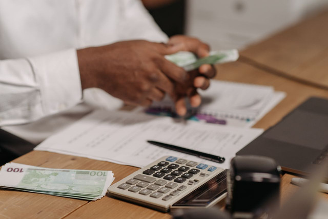Ilustrasi membahas format slip gaji karyawan. Foto: Pexels