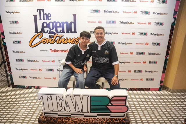 Rifat Sungkar bersama sang anak, El Mayka Sungkar umumkan terjun ke dunia motorsport. Foto: Telkomsel